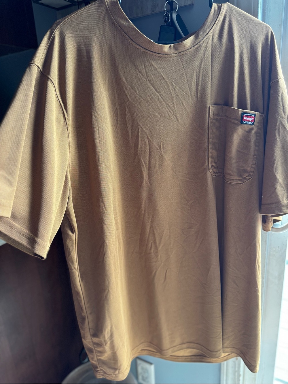 Wrangler Men’s Short Sleeve Pocket Tee in Brown